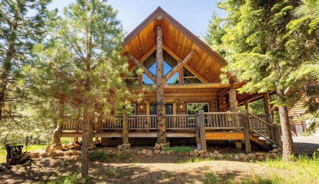 Beautiful Log Cabin in the Pines