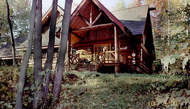 Beautiful Log Cabin with Jacuzzi Bathtub in the heart of Adirondack State Park