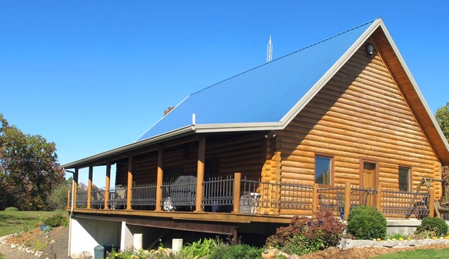 Beautiful Log Cabin above Lake Shelbyville
