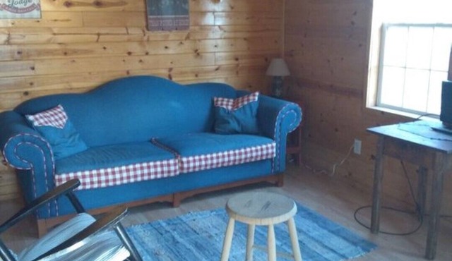 Beautiful Log Cabin In Lake of Egypt with a Dock