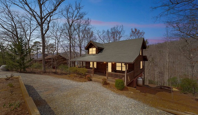 Beautiful Log Cabin In the Lake Lure~ close to Mirror Lake ~ WiFi