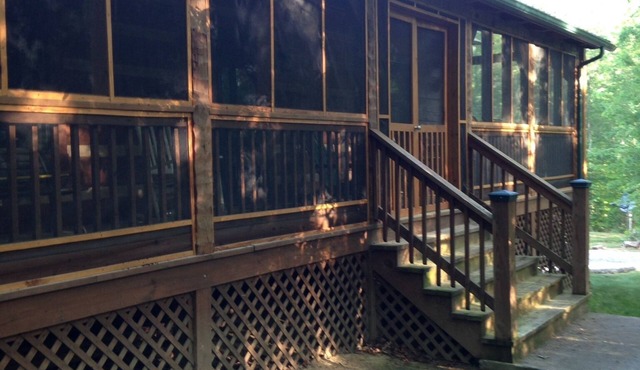 Beautiful Log Cabin in Gorgeous, Private Wooded Area