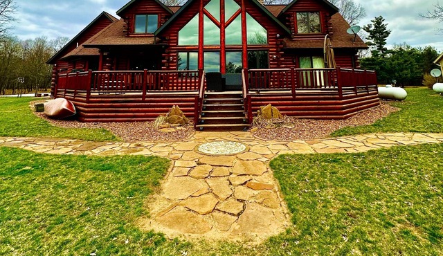 Beautiful Log Cabin Lake House