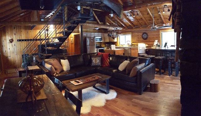 BEAUTIFUL Log Cabin Retreat * Outdoor Activities * Snowmobile * Hike * ATV *