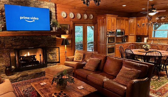 Beautiful Log Cabin with river access to The Watagua. Newly added Fire Pit
