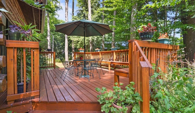 Beautiful Log Cabin | Wooded | Lake Access | Interlochen Arts Academy