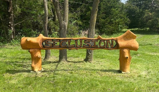 Beautiful Log Cabin on 34 Acres at Mark Twain Lake!