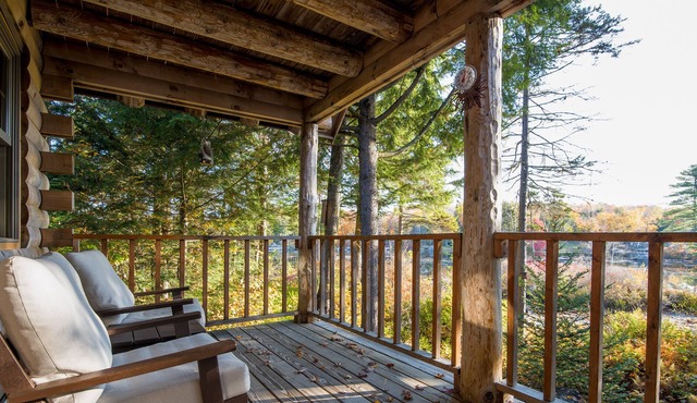 Beautiful Log Cabin on Highland Lake