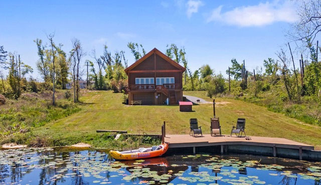 Beautiful log cabin w/private dock, gameroom, 23mi to beach, 3bd2ba, sleeps 11