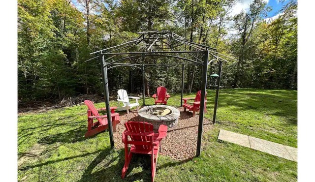Beautiful Log Cabin with Sauna, BBQ & Firepit nearby Algonquin & Arrowhead Park!