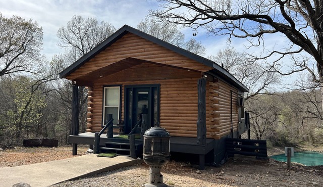 Beautiful Log Cabin with lake access, pond, and 4-wheeling trails