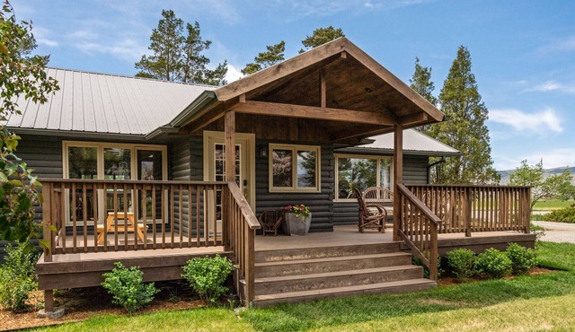 Beautiful Log Farmhouse in Paradise Valley, Montana
