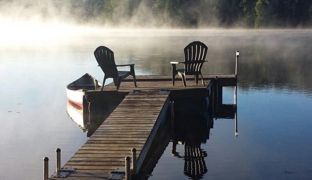 Beautiful Log Home on Quiet Private Lake