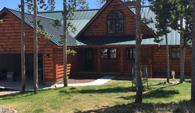 Beautiful Log Home atop Wind River Mtns, Book Your Winter or Summer Vacation!