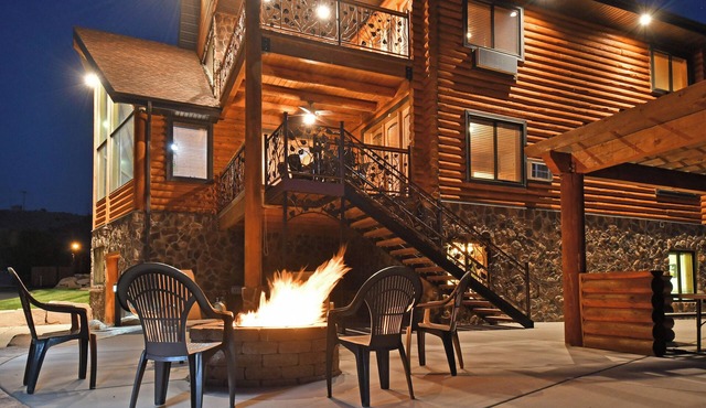 BEAUTIFUL LOG HOME - CLOSE TO PARK CITY