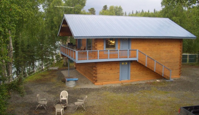 Beautiful log home Kenai River has full length deck overlooking river
