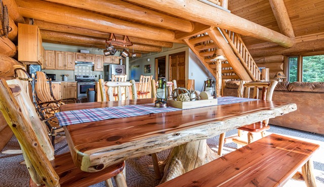 Beautiful Log Home on Lake Michigan - Only 15 minutes from Escanaba