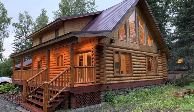 Beautiful Log Home with Access to the Kenai River