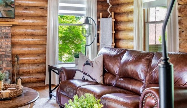 Beautiful Log House with Fire Pit and Access to Private Trails