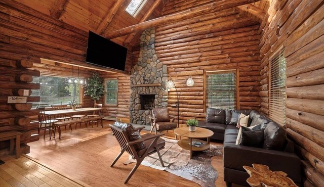 Beautiful Log House in Cranberry