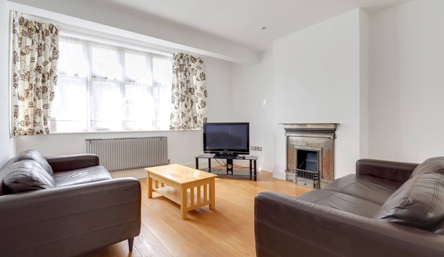 Beautiful London home with easy access to London attractions