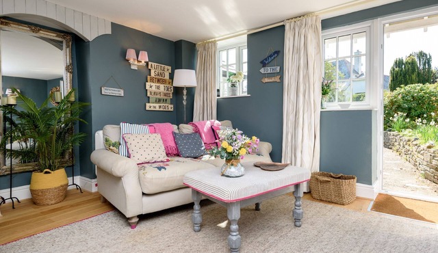 Beautiful Looe cottage two minutes from the sea