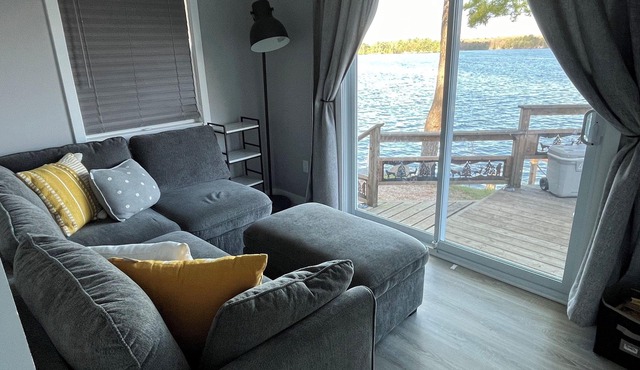 Beautiful Loughborough Lake, 30 mins from Kingston, Sunsets to dream of.