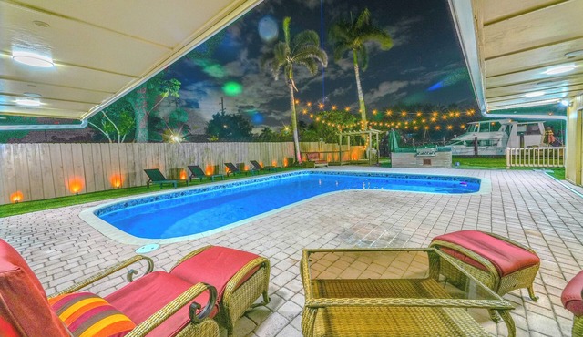 Beautiful Luxury Waterfront Heated Pool Home in Fort Lauderdale