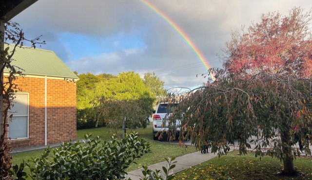 Beautiful luxurious home in a quiet court close to the Geelong CBD.