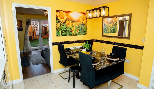 Beautiful Luxurious Home by LFC Stadium