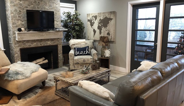 Beautiful Luxurious Lake front retreat