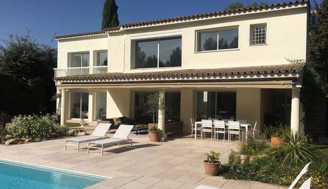 Beautiful, luxury 5 bed villa with heated pool and airconditioning near Biot