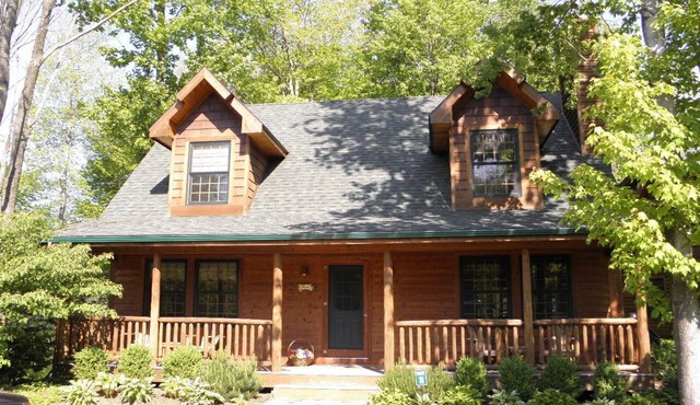 Beautiful Luxury Cabin With Pool/Private Hot Tub