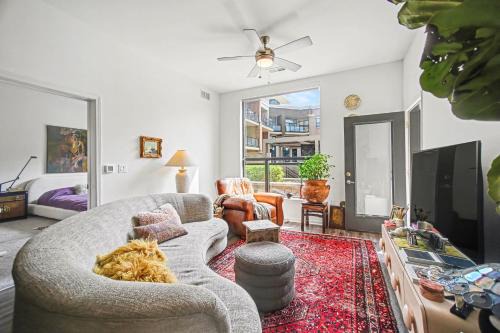 Beautiful Luxury Condo in the Heart of Overland Park