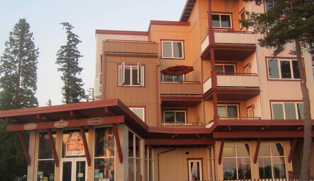 Beautiful Luxury Condo with Stunning Views, Sleeps 4