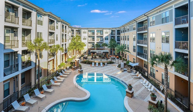 Beautiful Luxury Condo IN Downtown Orlando