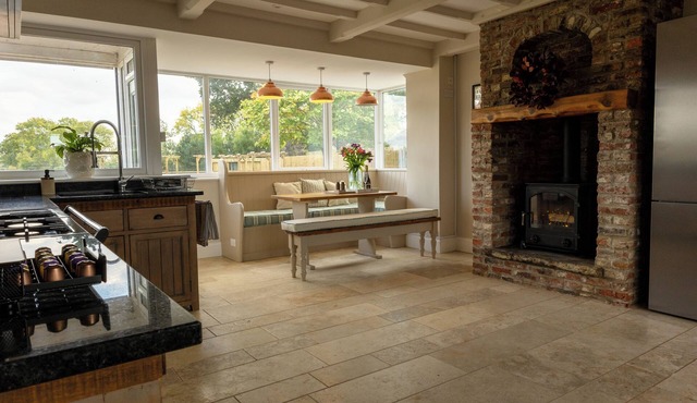 Beautiful Luxury Farmhouse near York, Sleeps 8-11