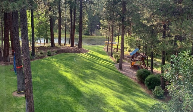 Beautiful Luxury Home on the river near Sunriver, Bend, Trails, Mountains!