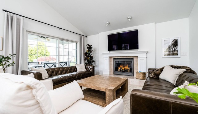Beautiful Luxury Home located at Island Pointe Marina! nJust 1 mile to downtown!
