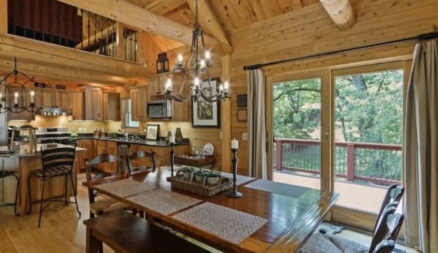 Beautiful Luxury Lake House Log Cabin 4 bed 3 bath