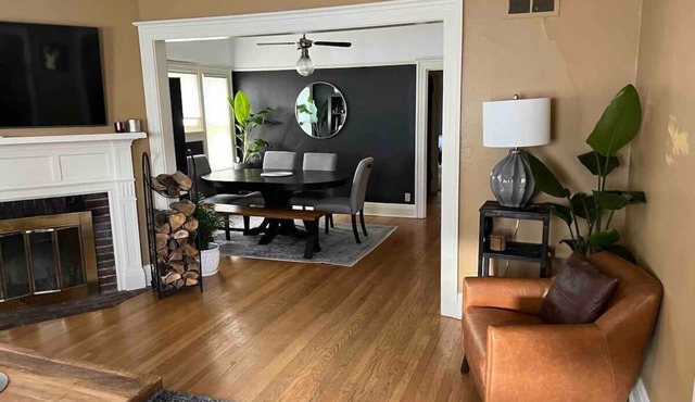 Beautiful Luxury Suite B of Shorewood Home