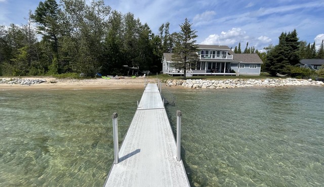 Beautiful Luxury Waterfront Home minutes from Suttons Bay and Traverse City