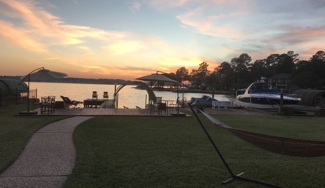 Beautiful Luxury Waterfront Home in Walden on Lake Conroe!