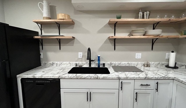 Beautiful Madison Home Minutes to UW Campus/Hospital!