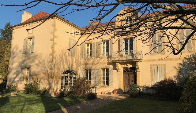 Beautiful Maison de Maitre with large garden and private pool