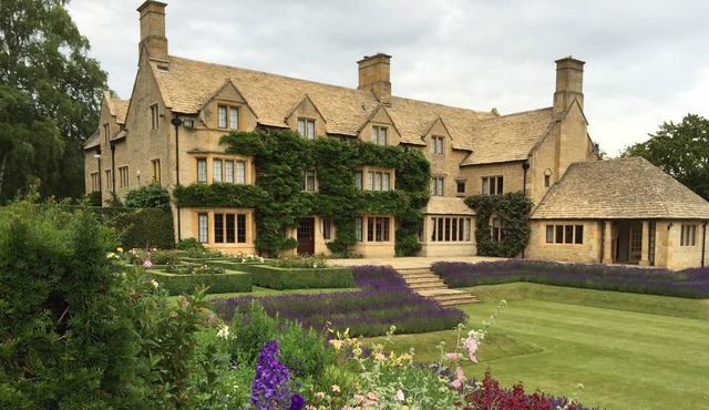 Beautiful Manor House in the Heart of the Cotswolds