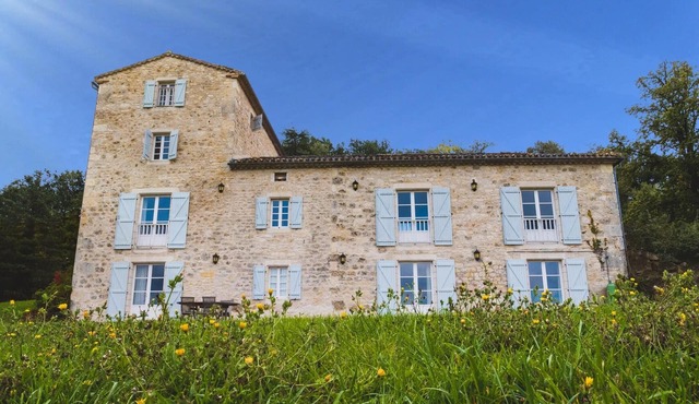 Beautiful manor located on a terrain of 33ha.
