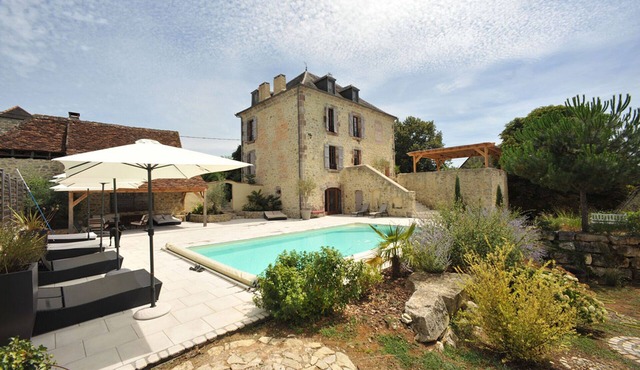 Beautiful mansion built in 1876 private swimming pool and landscaped garden