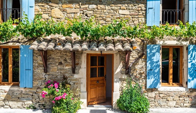 Beautiful "Mas Provencal" in the heart of nature, with pool and spa