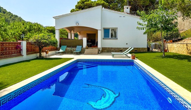 Beautiful mediterranean villa with swimmingool.